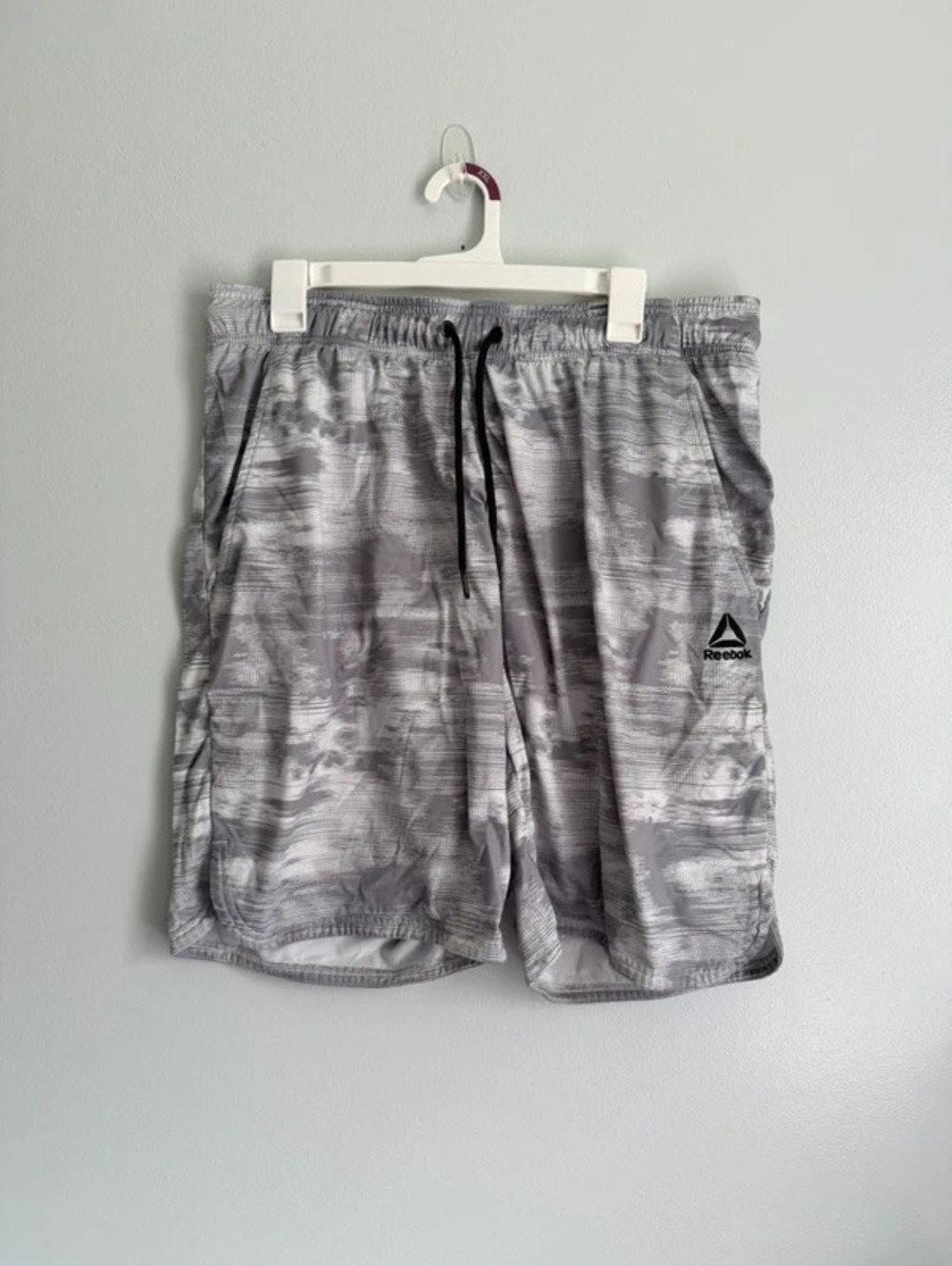 Reebok Men’s XL Gray Printed Athletic Shorts